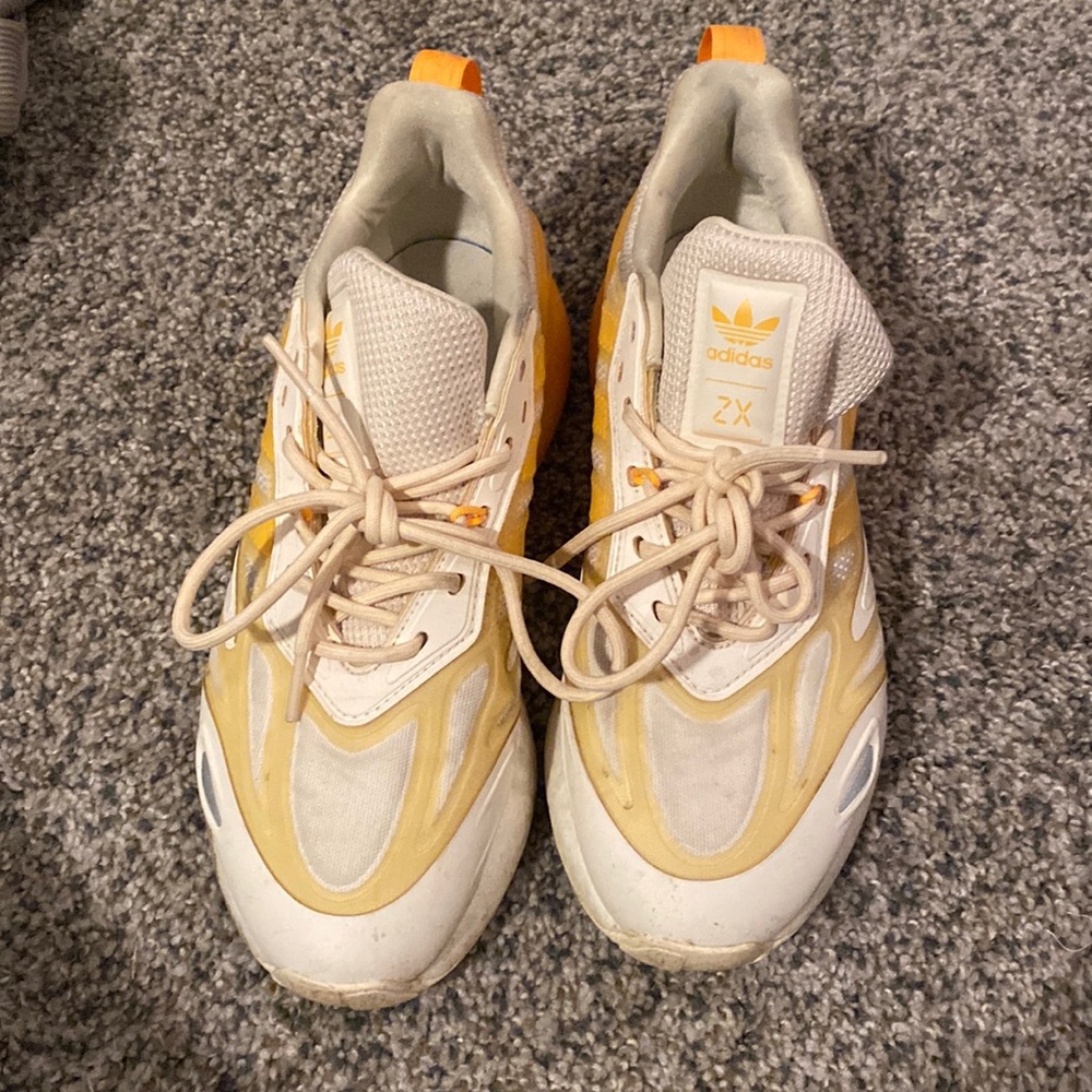 Adidas sneakers yellow/orange great for summer!